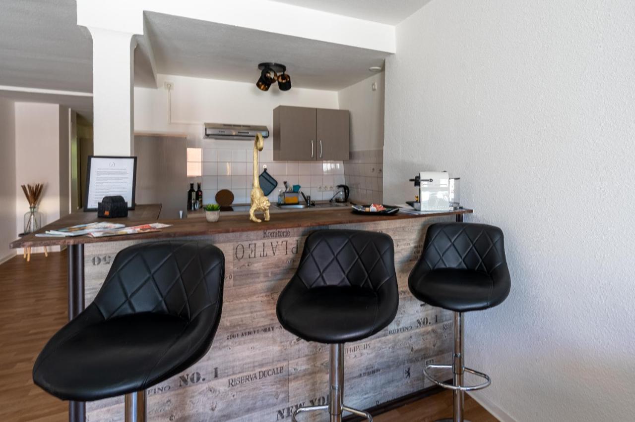 Gemuetliche 2-Zimmer Wohnung - Balkon - Parkplatz - Smart Tv - Arbeitsplatz Фридберг Екстериор снимка