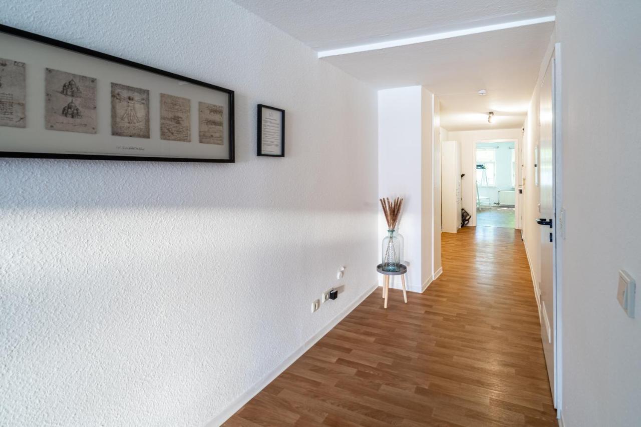 Gemuetliche 2-Zimmer Wohnung - Balkon - Parkplatz - Smart Tv - Arbeitsplatz Фридберг Екстериор снимка